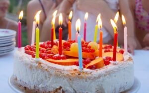 活ガニとかにすき鍋を楽しめる温泉旅館で誕生日ケーキの手配はどうする？
